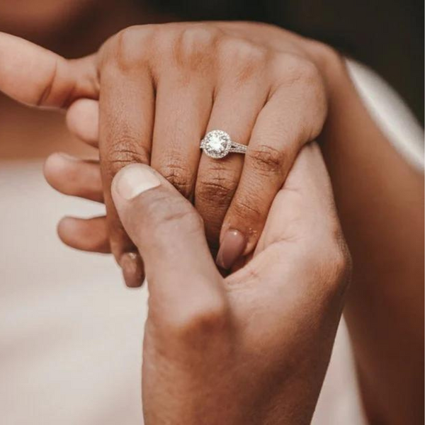 Alianzas de boda y anillos de pedida En que mano se llevan BIJOYA