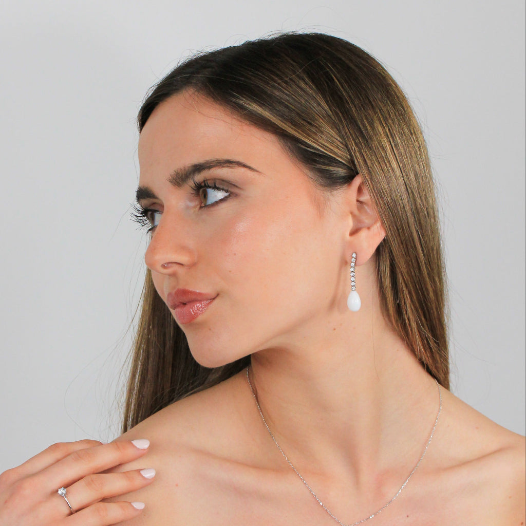 pendientes de novia en oro blanco con diamantes y coral blanco joyería pamplona