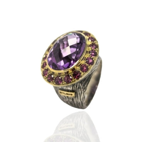 Anillo de plata de ley 925 y oro de 9 k con amatista lila. Colección Gabriela Styliano. Pamplona