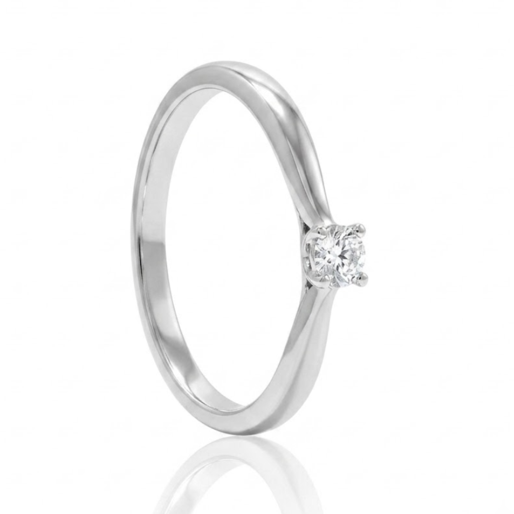 Oro blanco con diamante