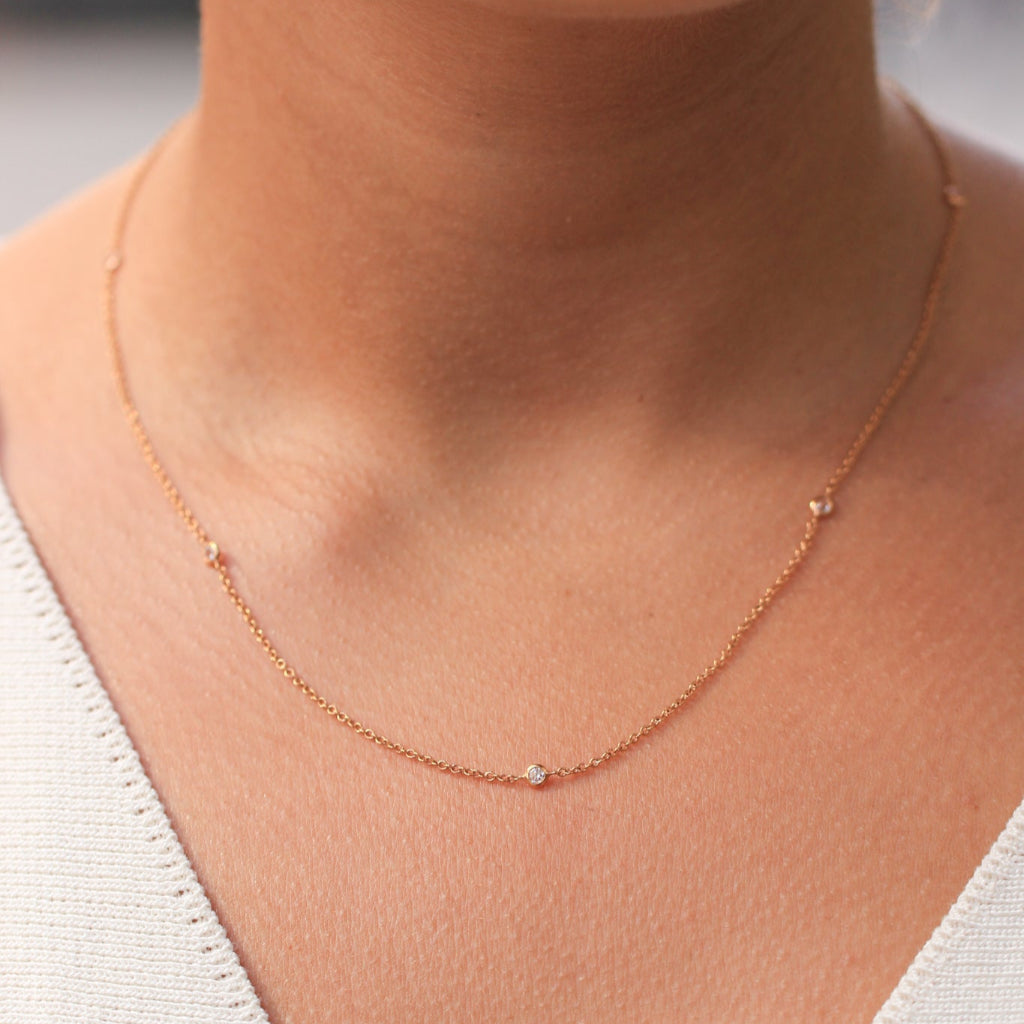 Collar fino de oro rosa con circonitas