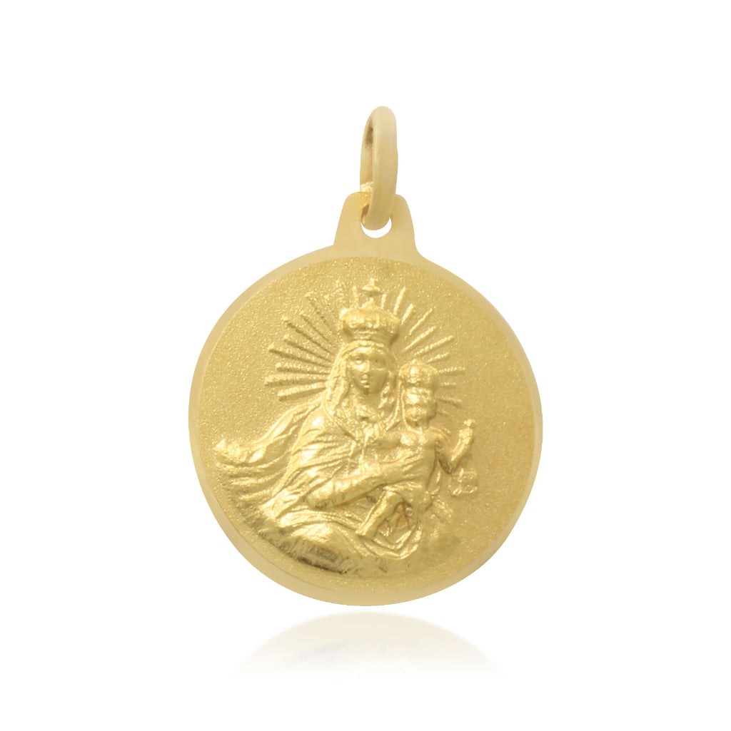 Colgante escapulario realizado en oro amarillo de 18 quilates matizado con borde liso. Escapulario con del Carmen y Sagrado Corazón.
