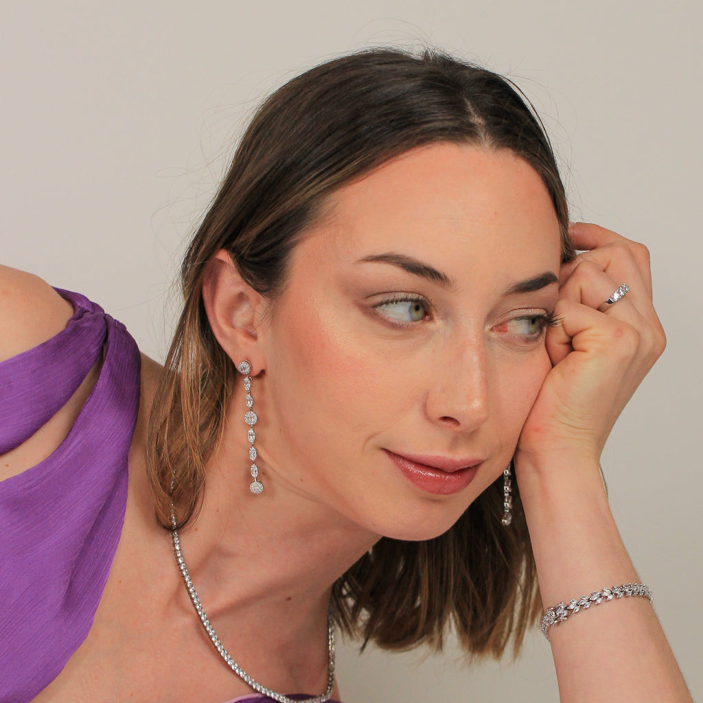 Pendientes largos de plata de primera ley con caída de circonitas