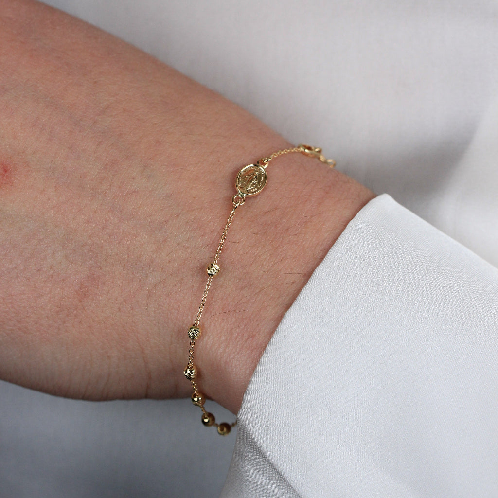 Rosario realizado en oro amarillo de 18 quilates con la Virgen Milagrosa