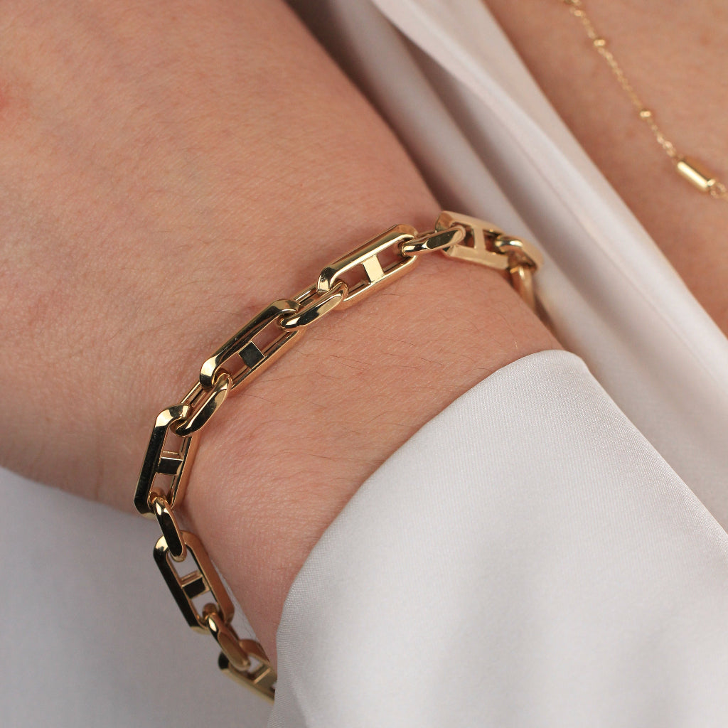 Pulsera cadena de ancla realizada en oro amarillo de 18 quilates