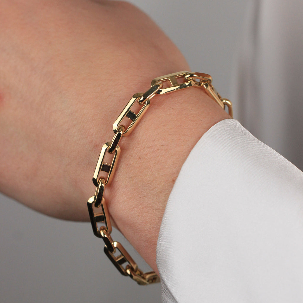 Pulsera cadena de ancla realizada en oro amarillo de 18 quilates