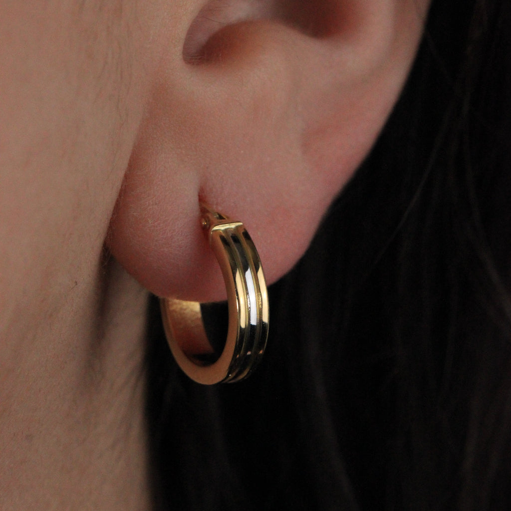 Pendientes de aro en oro blanco, rosa y amarillo de 18 quilates con forma aplanada.