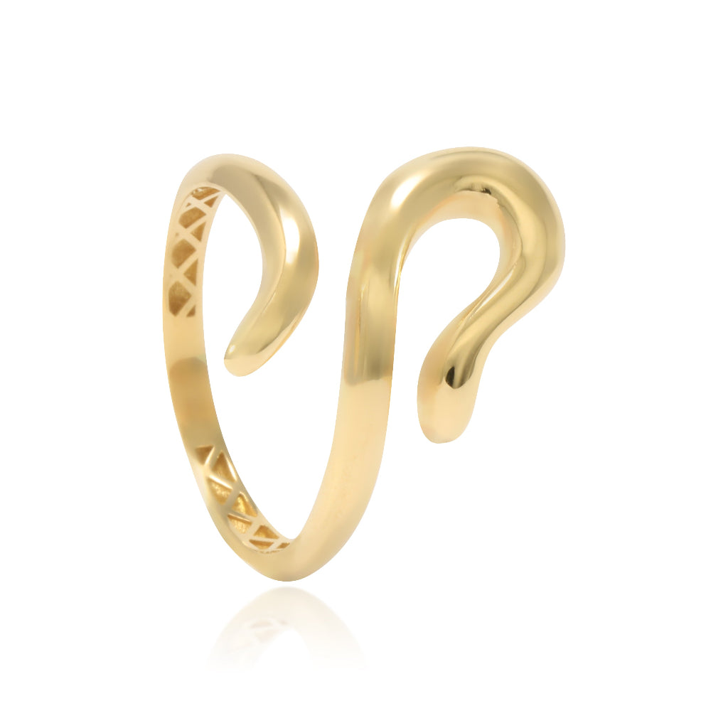 Sortija realizada en oro amarillo de 18 quilates en forma de serpiente.