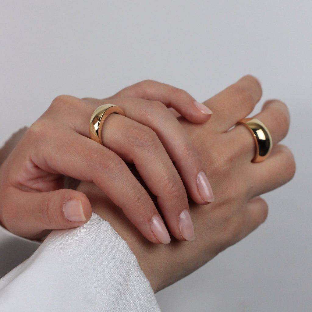 Sortija realizada en oro amarillo de 18 quilates.