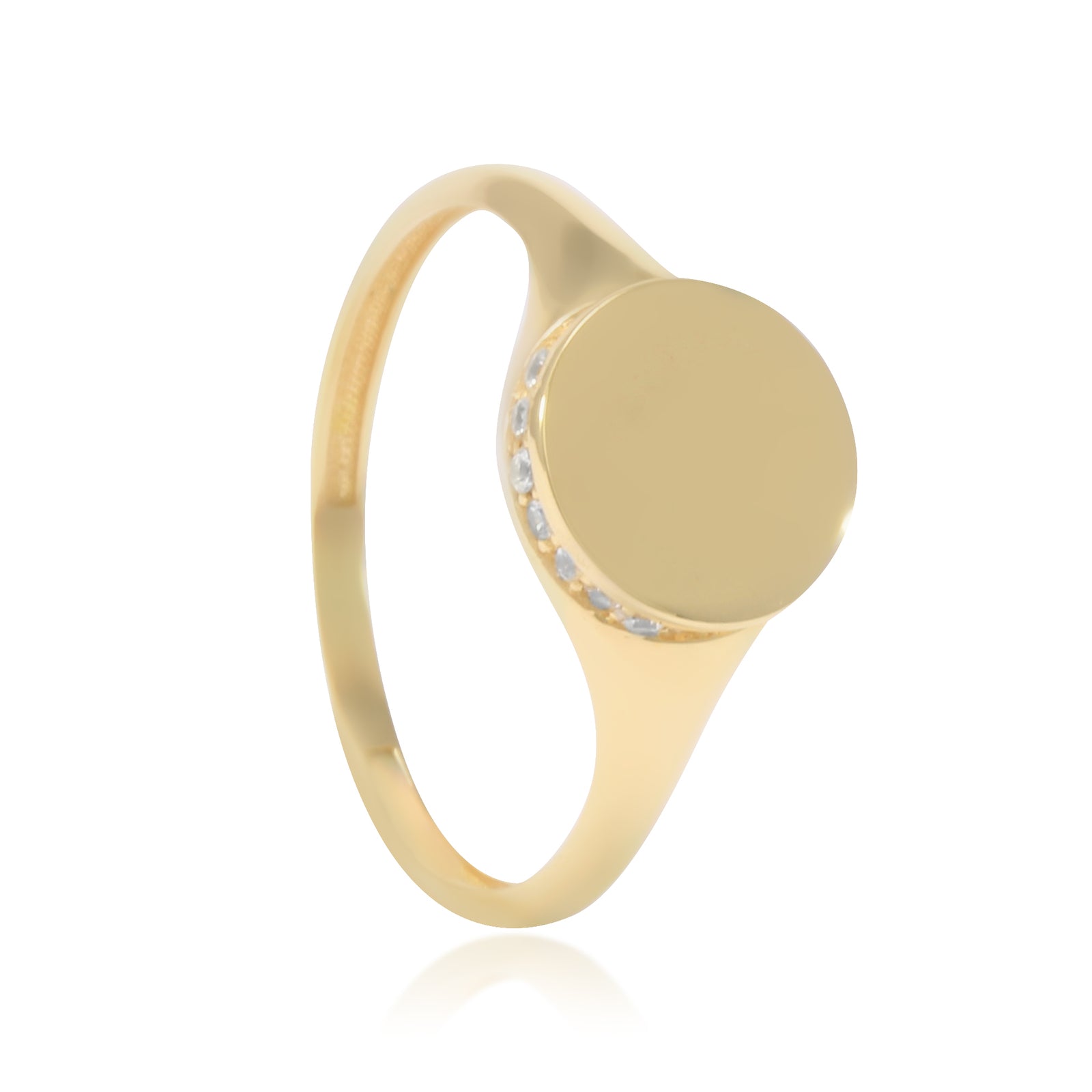 Sello para niña circular realizado en oro amarillo de 18 quilates y una orla de circonitas en altura.