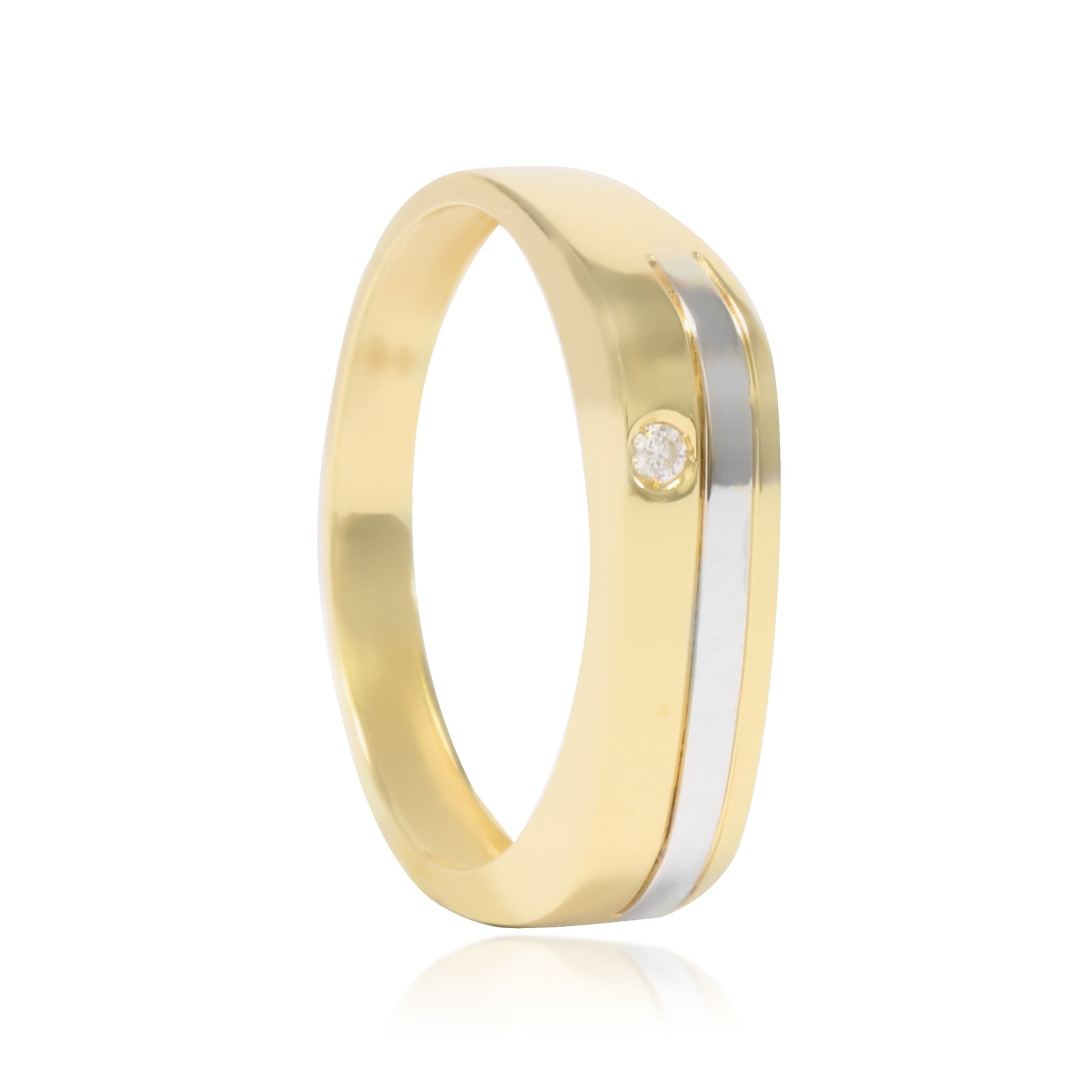Sortija bicolor realizada en oro amarillo y blanco de 18 quilates con una banda central y una circonita engastada. El anillo tiene un ancho de 5,2mm.