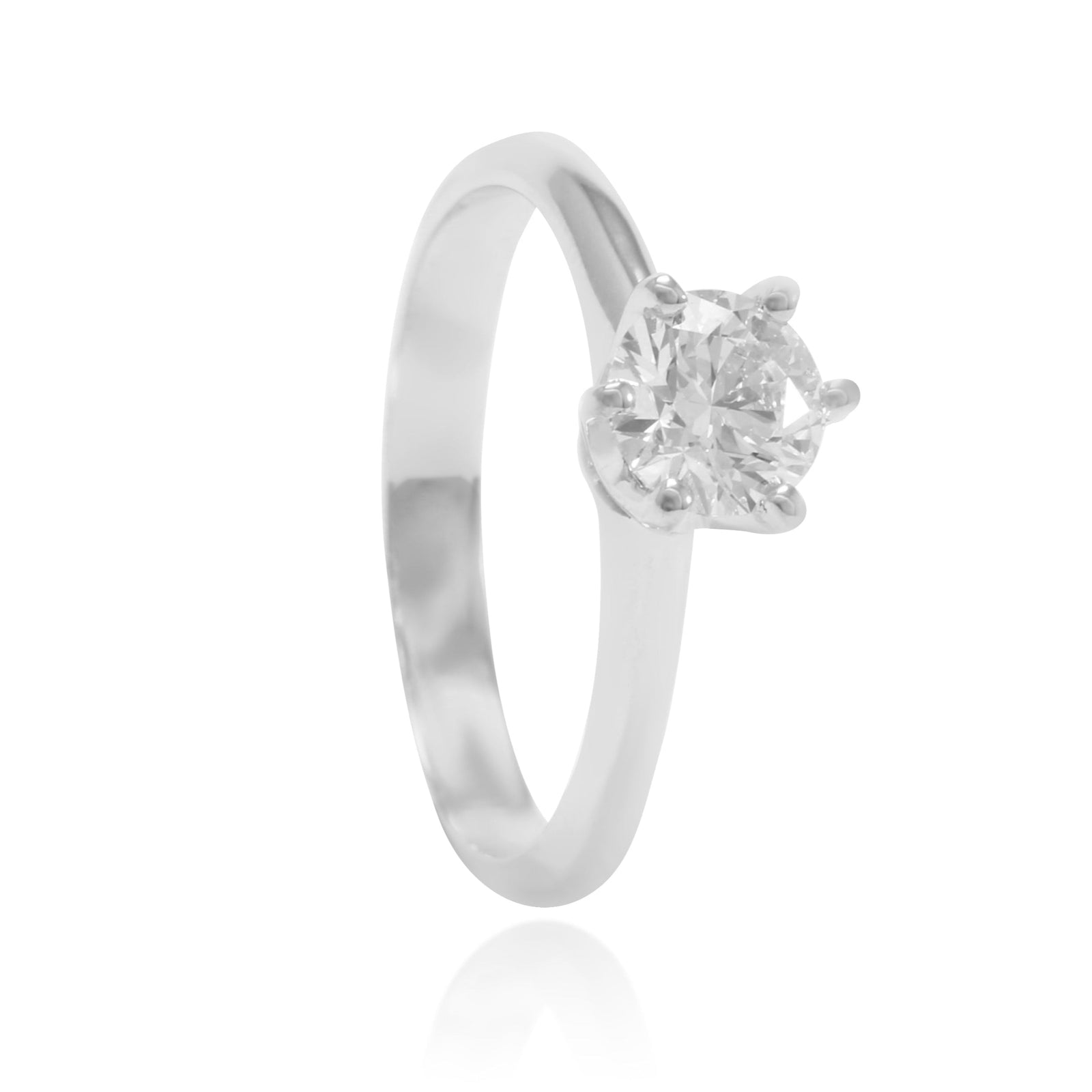 Anillo realizado en oro blanco de 18 quilates con un diamante solitario con seis garras