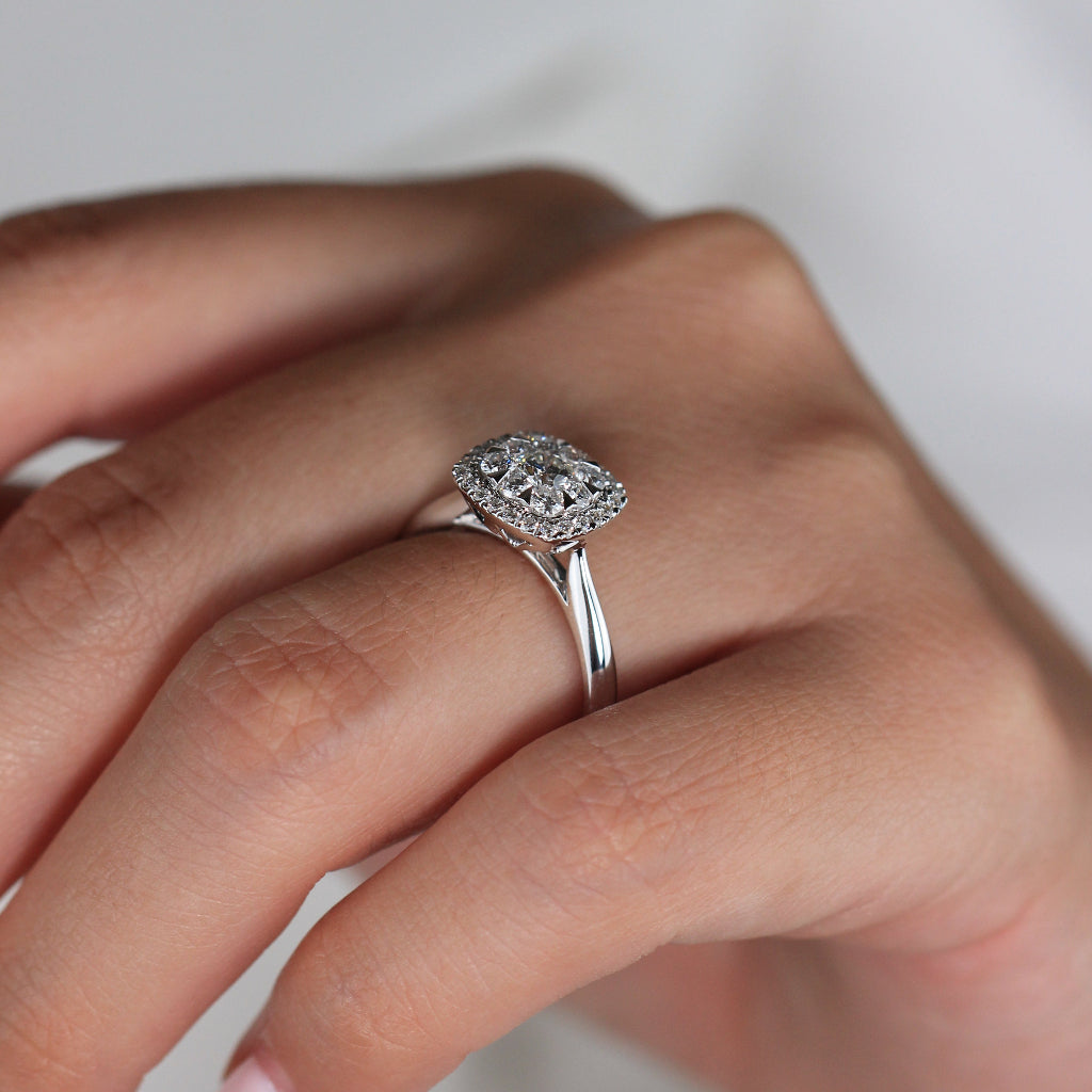 Sortija realizada en oro blanco de 18 quilates con diamantes. Joyería Pamplona