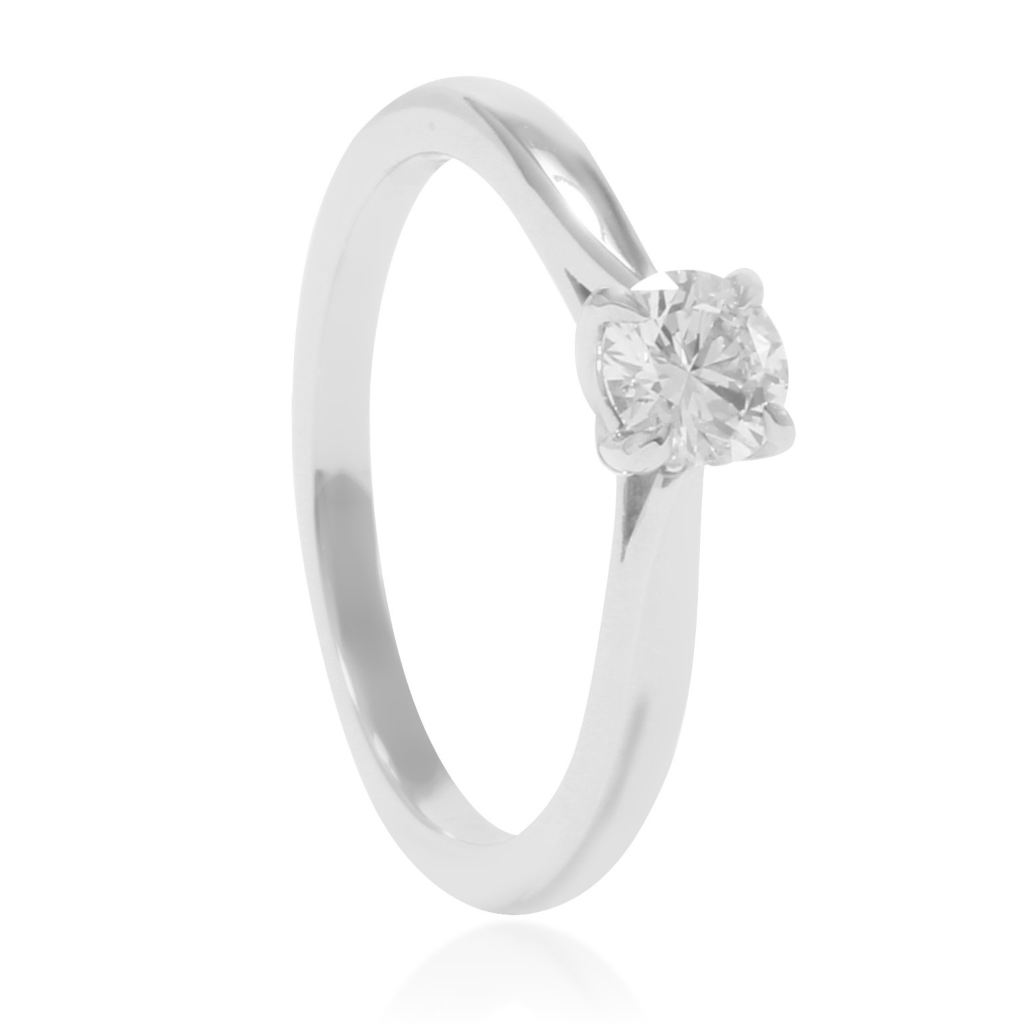 Anillo de compromiso realizado en platino 960 con un diamante solitario