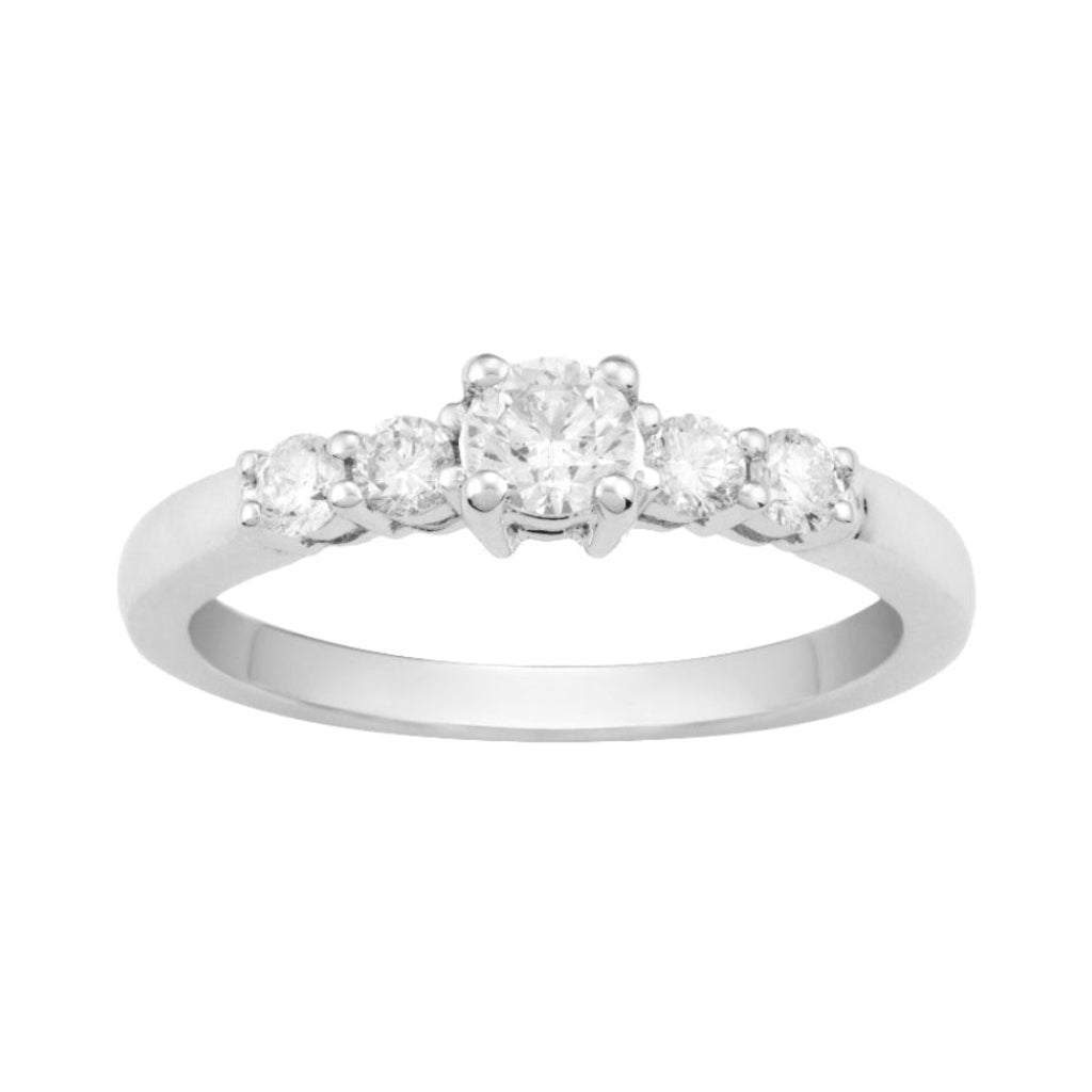Sortija cinquillo en oro blanco de 18 quilates con un diamante central y otros cuatro diamantes más pequeños. Joyería Pamplona.