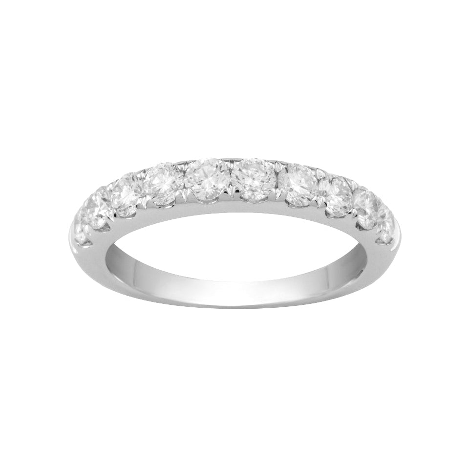 Sortija media alianza en oro blanco de 18 quilates con 10 diamantes engarzados en garras. Joyería Pamplona.