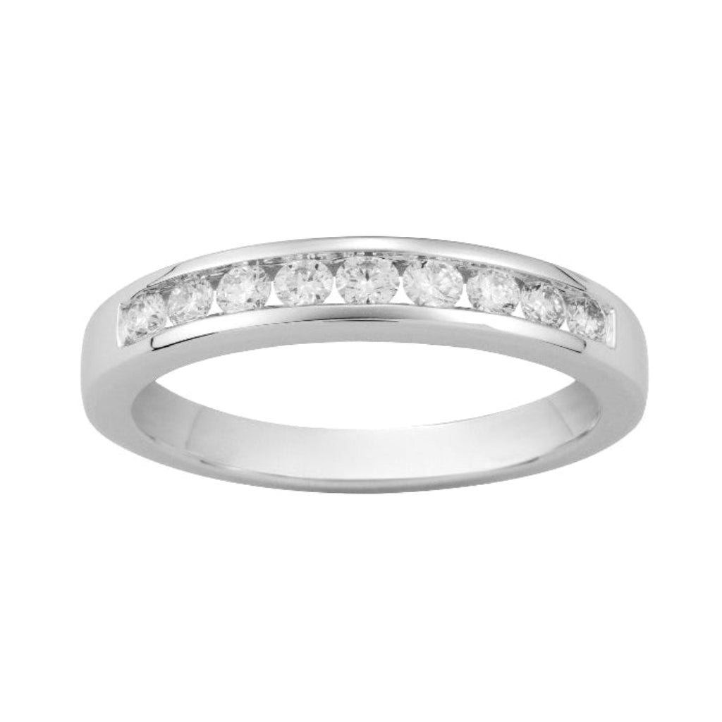 Sortija en oro blanco de 18 quilates con un carril de 9 diamantes. Joyería Pamplona.