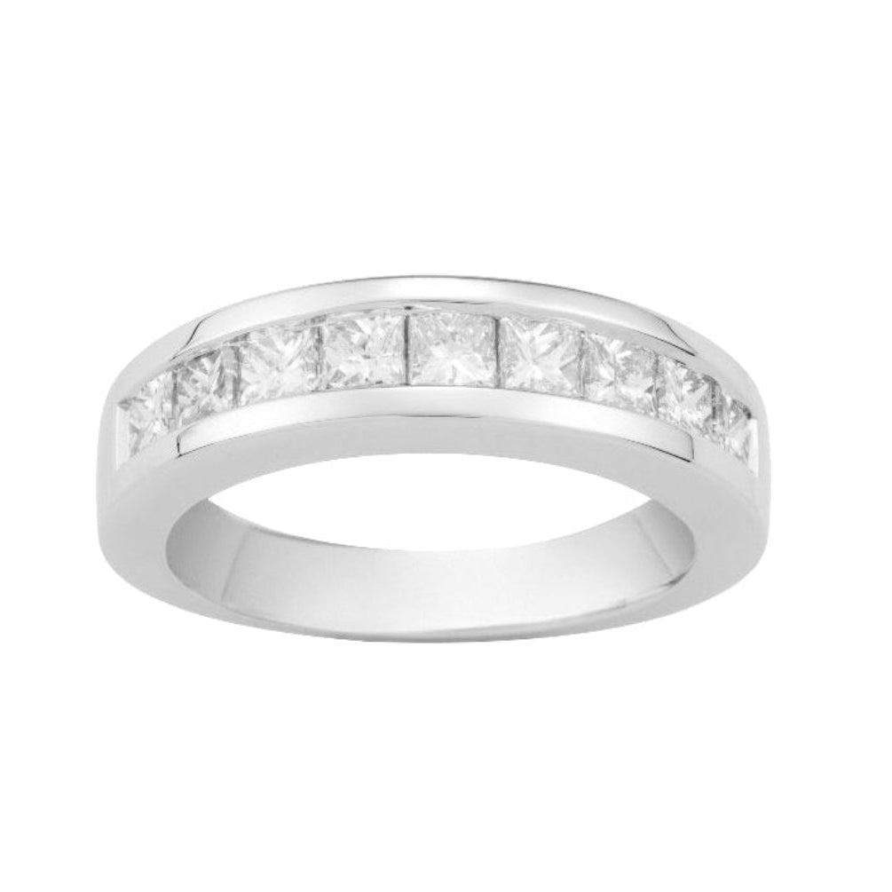 Sortija en oro blanco de 18 quilates con un carril de 9 diamantes. Joyería Bijoya.
