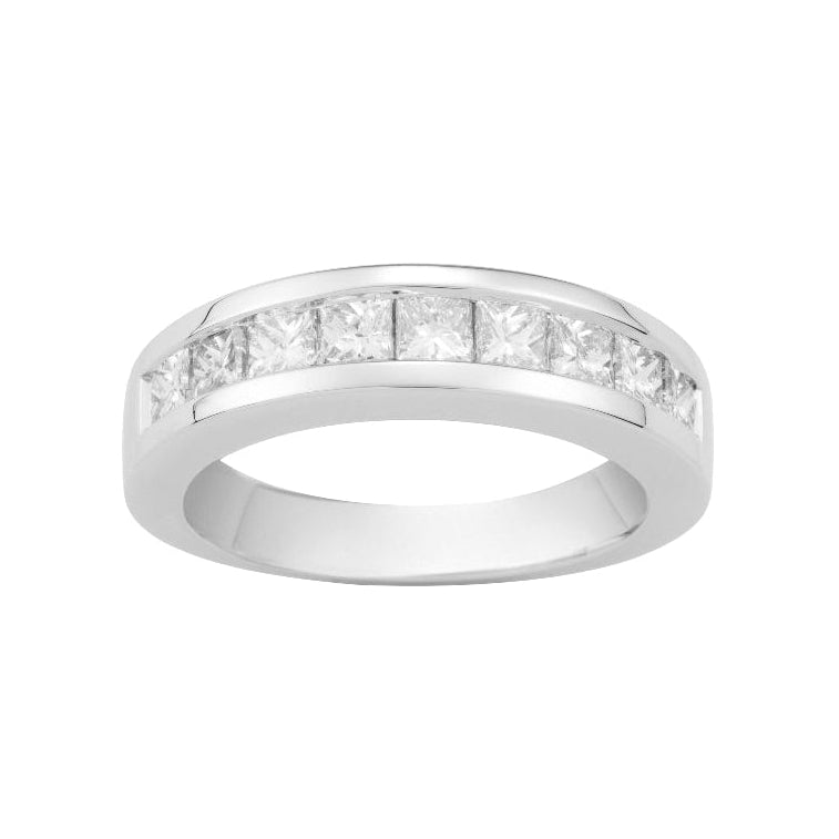 Sortija en oro blanco de 18 quilates con un carril de 9 diamantes. Joyería Bijoya.