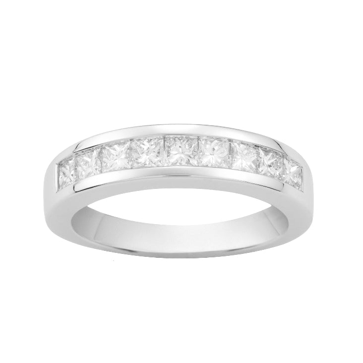 Sortija en oro blanco de 18 quilates con un carril de 9 diamantes. Joyería Bijoya.