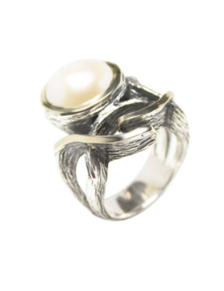 Anillo de plata de primera ley, oro de 9 quilates y perla cultivada. Colección Styliano Jewellery.