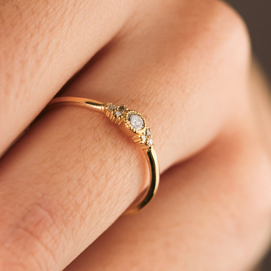 Sortija oro amarillo 18k fina con diamantes