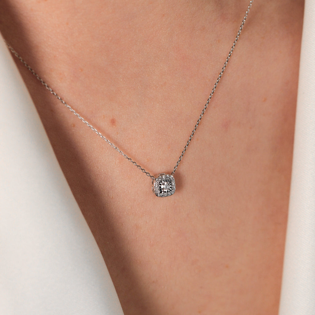 Collar con colgante oro blanco y diamantes