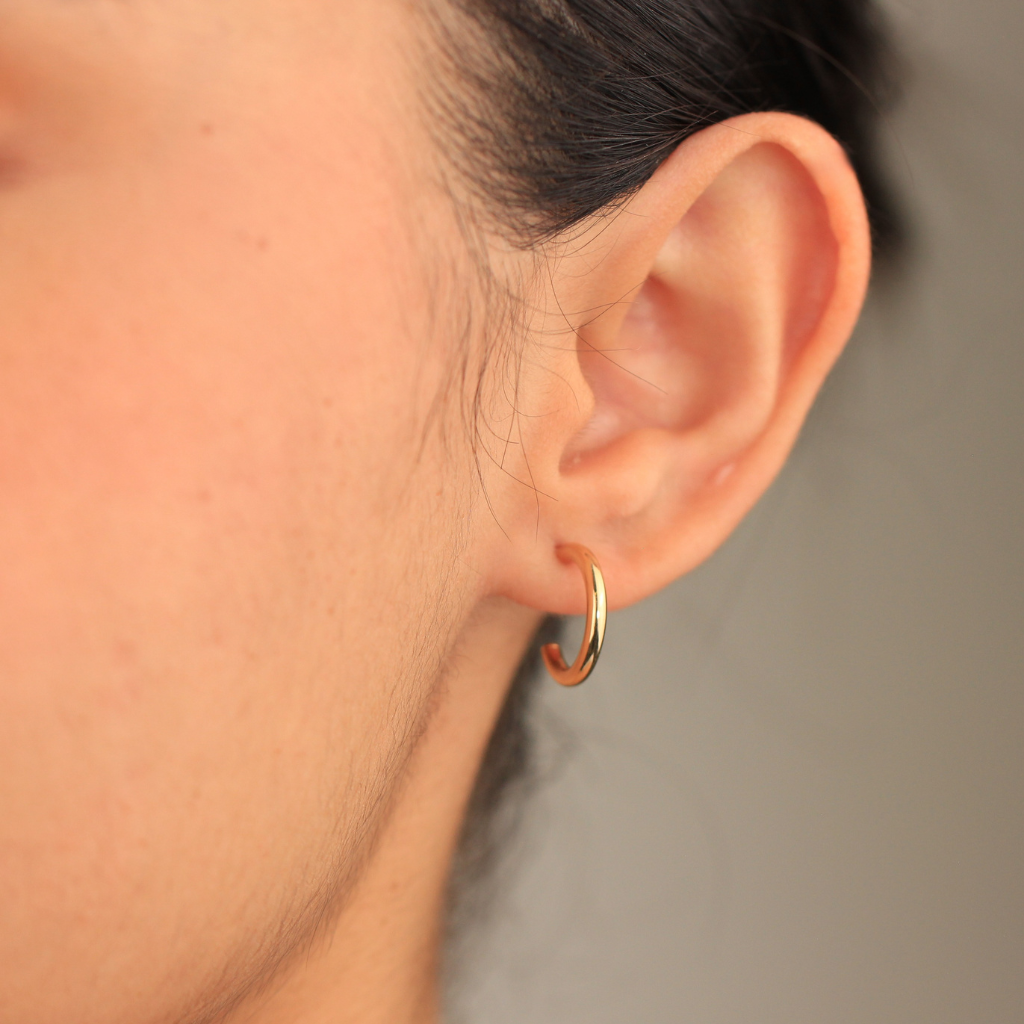 Pendientes realizados en oro de 18k.