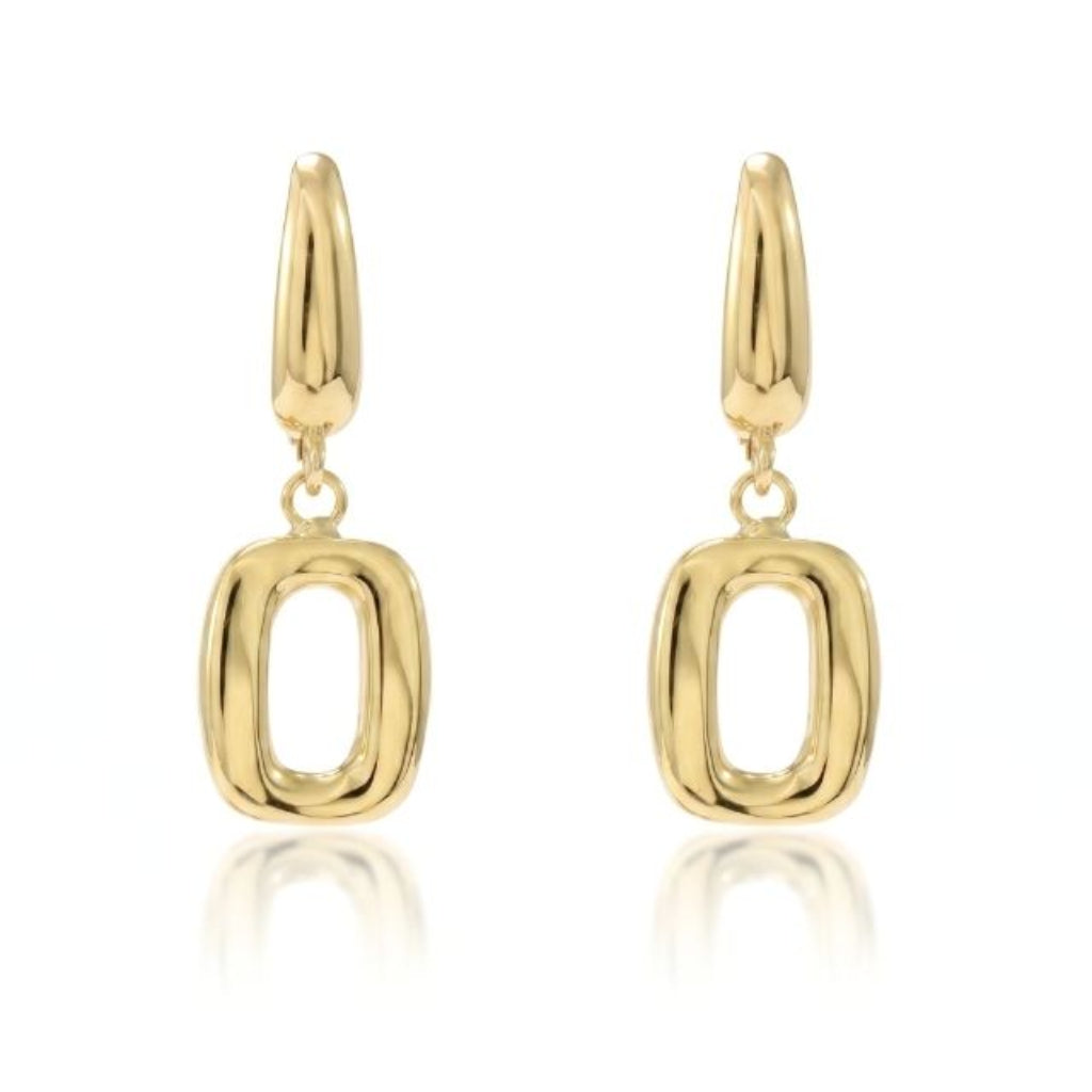 Pendientes realizados en oro amarillo de 18 quilates con eslabón rectangular redondeado.
