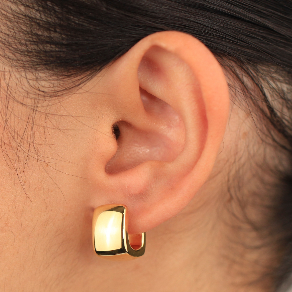 Pendientes de aro de oro amarillo de 18 quilates.