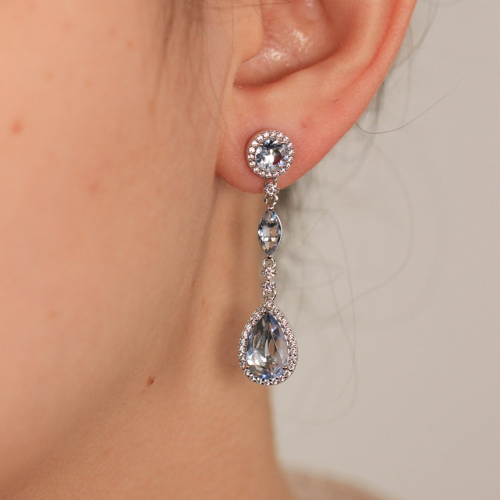 Pendientes de novia realizados en plata de ley y circonita azul
