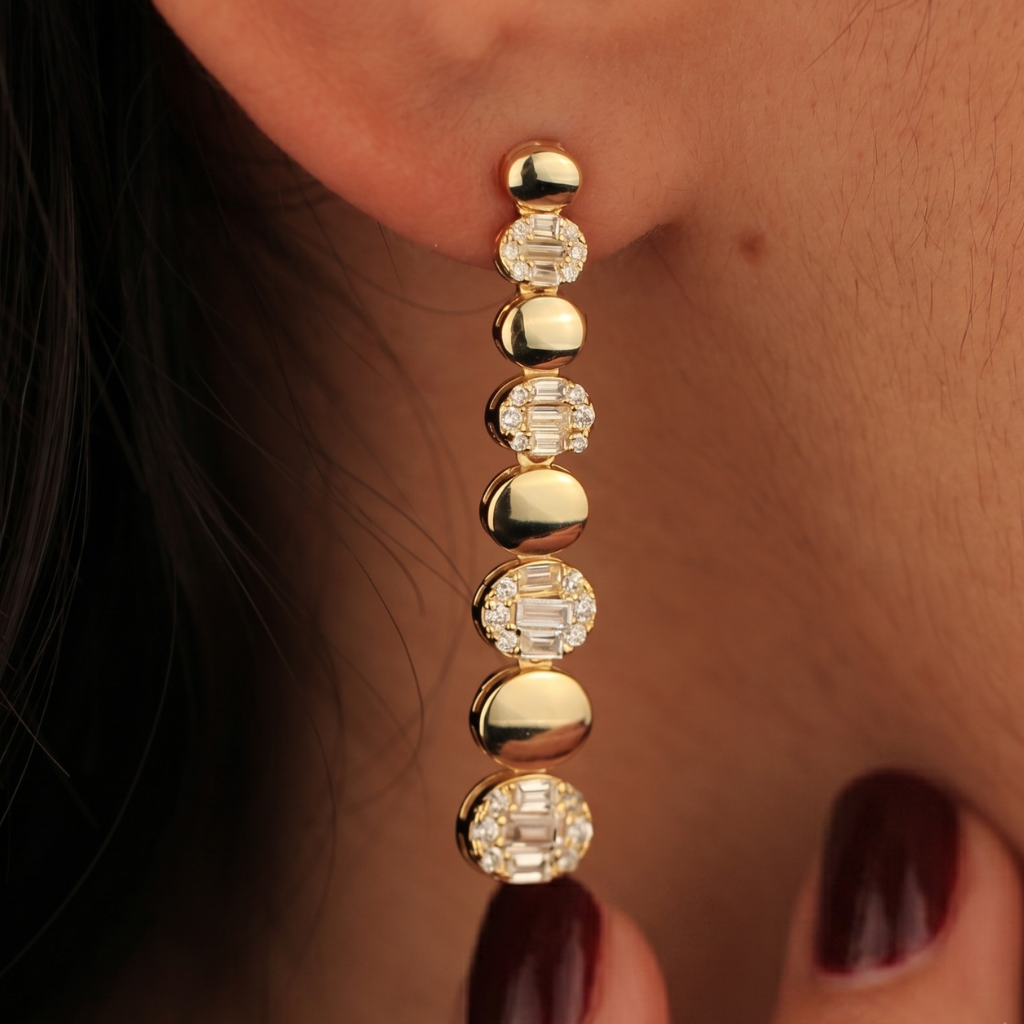 Pendientes de novia realizados en plata de primera ley chapada en oro de 18 quilates con circonitas incoloras.