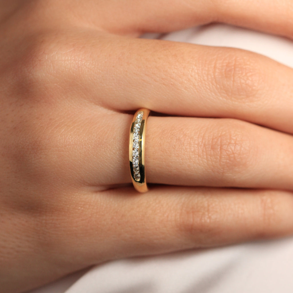Sortija carril en oro amarillo con diamantes