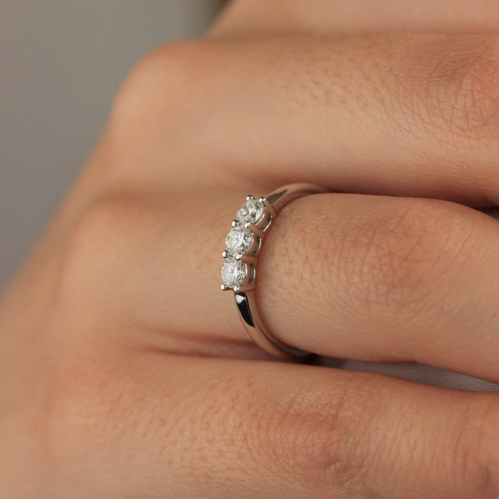 Anillo de pedida tresillo