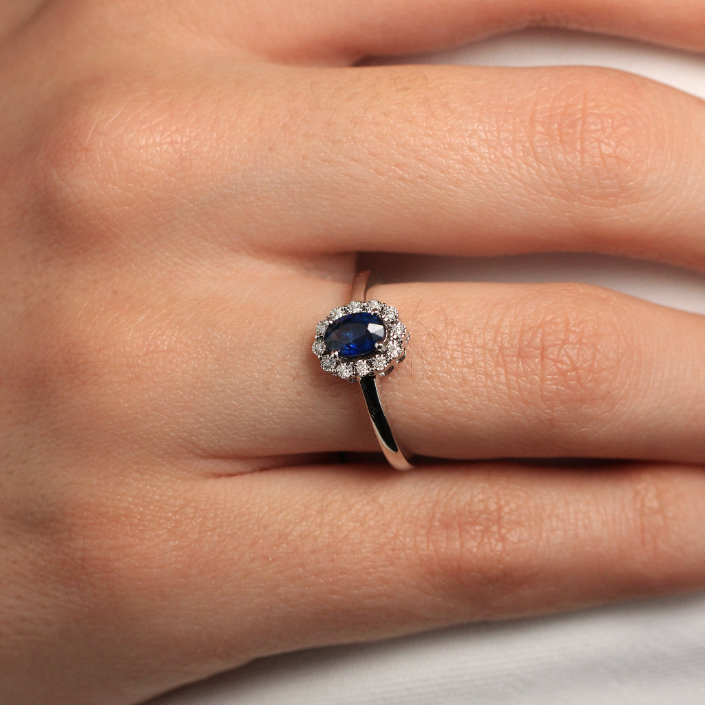 Anillo de compromiso zafiro y diamantes