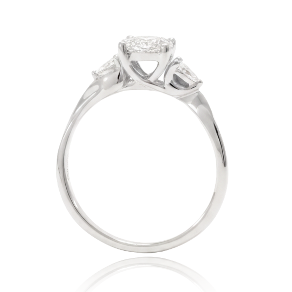 anillo compromiso oro blanco de 18 quilates con diamantes