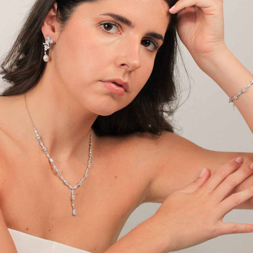 collar estilo corbata en plata de primera ley con circonitas para novia e invitada