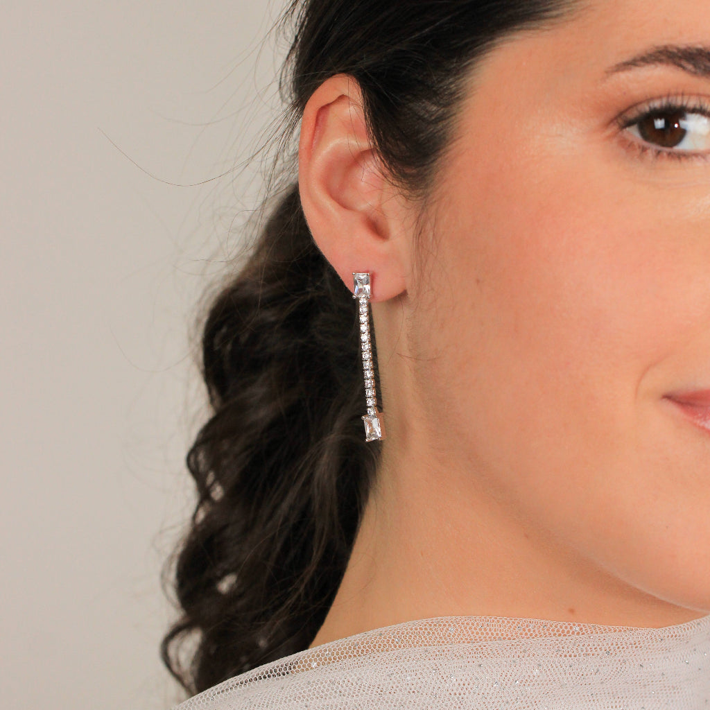 Pendientes largos de novia en plata de primera ley con caída de circonitas