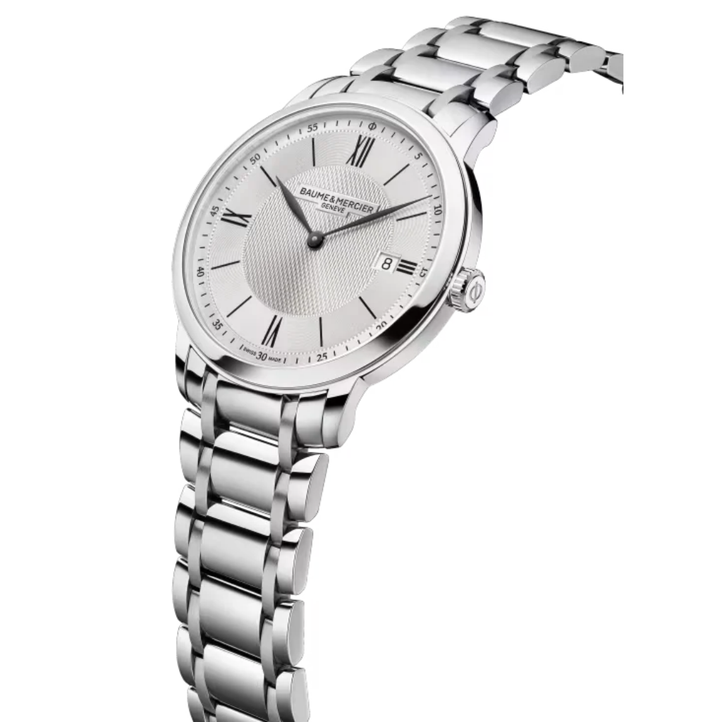 Reloj Baume ; Mercier Classima 10883 de Cuarzo con caja de 40 mm, esfera blanca plateada y fecha situada a las 3, con brazalete de acero. Disponible en BIJOYA, relojes Pamplona.