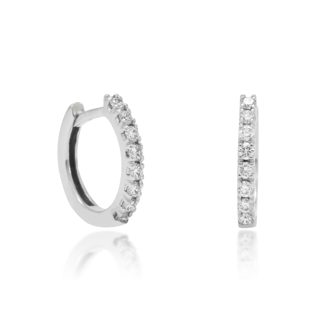 Pendientes de aro realizados en oro blanco con 9 diamantes talla brillante