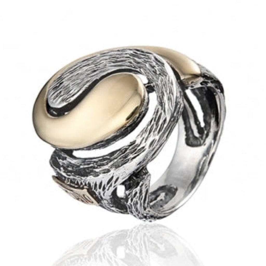Anillo realizado en plata de primera ley (925) y oro 9 de quilates.