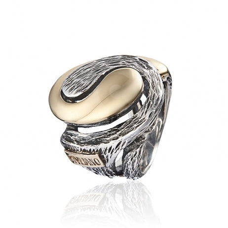 Anillo realizado en plata de primera ley (925) y oro 9 de quilates.