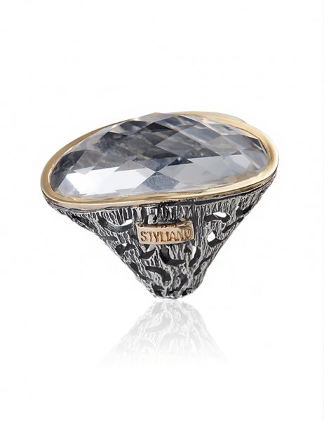 Anillo realizado en plata de primera ley (925) y oro 9 de quilates y cristal de roca. Gabriela Styliano en Navarra