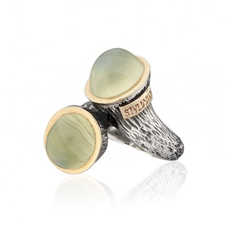 Anillo realizado en plata de primera ley (925) y oro 9 de quilates y nefritas.