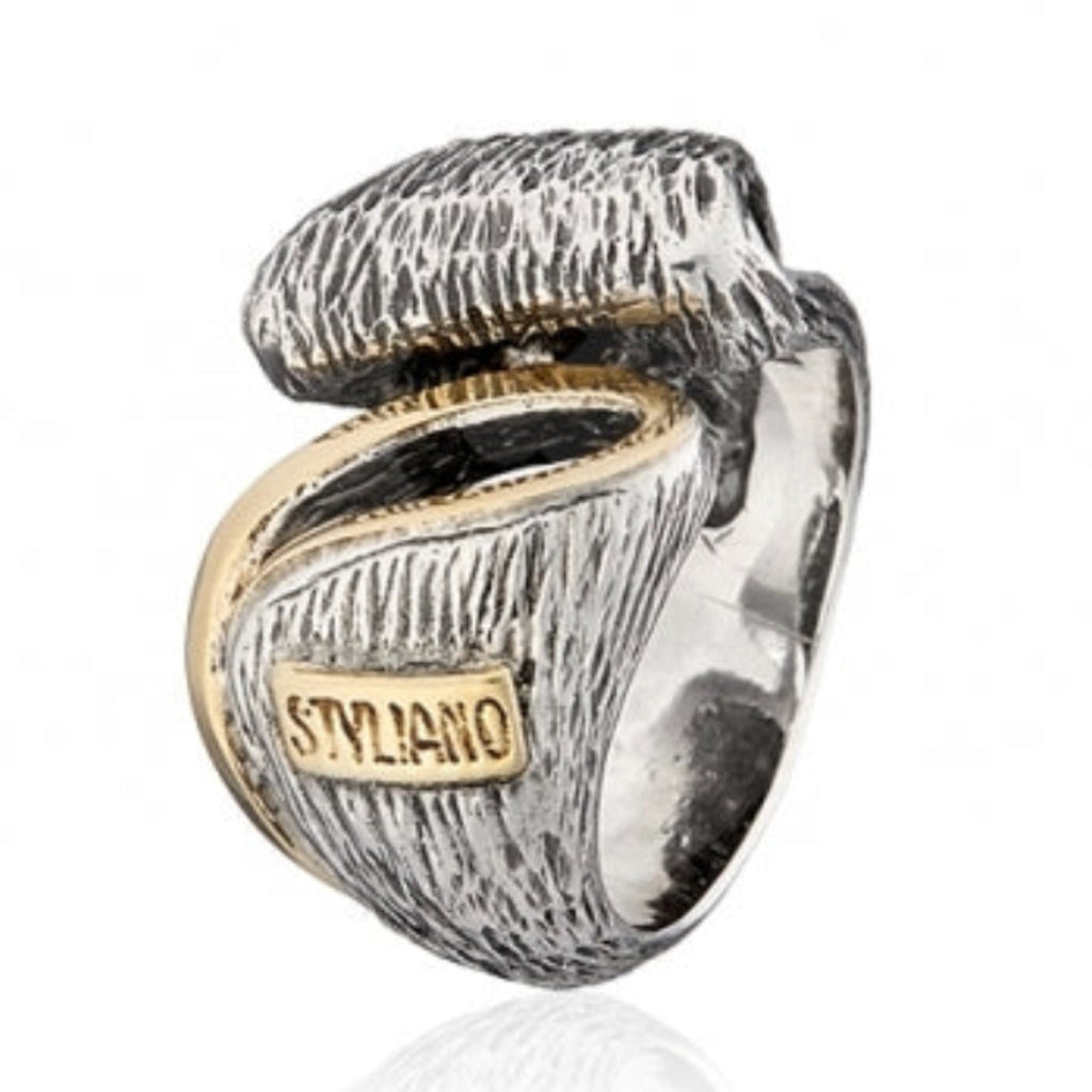 Anillo realizado en plata de primera ley (925) y oro 9 de quilates. Colección Styliano
