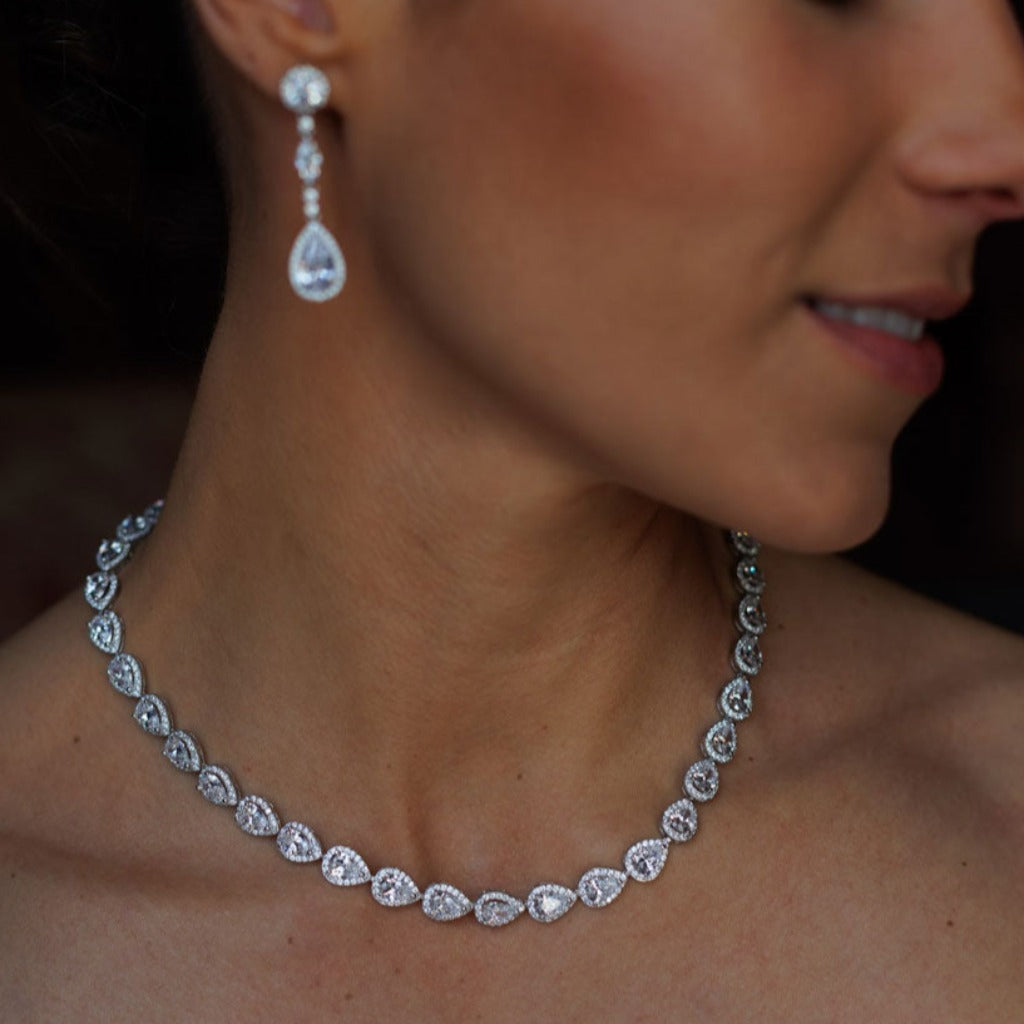 Gargantilla realizada en plata de primera ley con circonitas incoloras pamplona