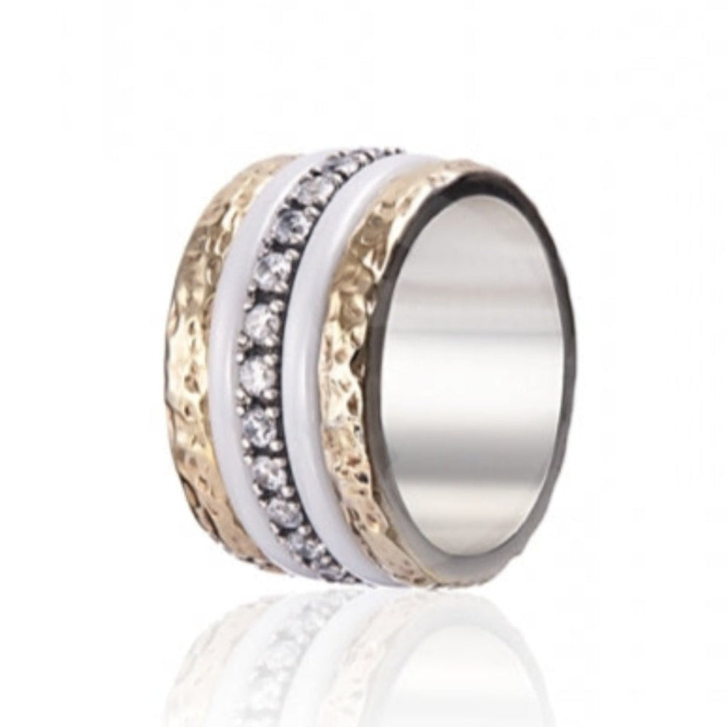 Anillo realizado en plata de primera ley (925) y oro 9 de quilates, circonitas blancas y cerámica. Colección Styliano