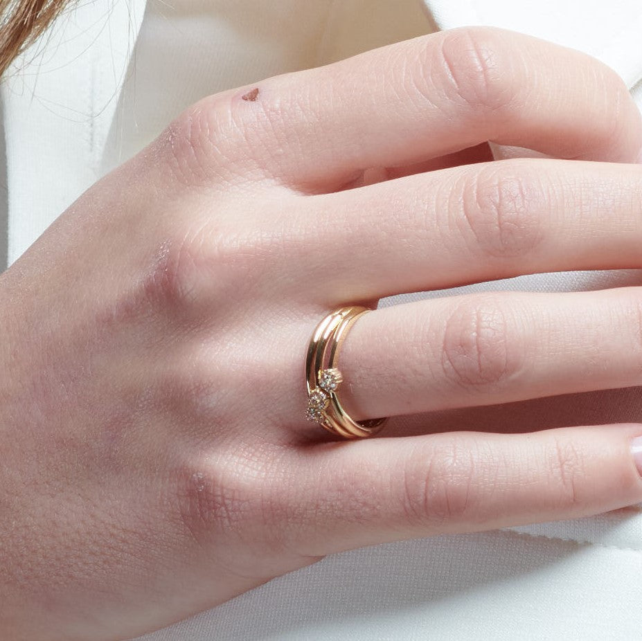 Anillo de oro triple.