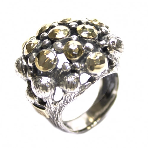 Anillo realizado en plata de primera ley (925) y oro 9 de quilates.