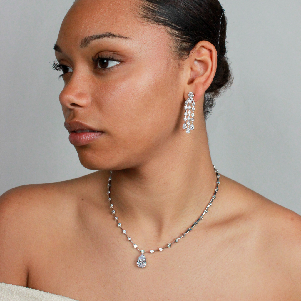 Queen María Elisa choker